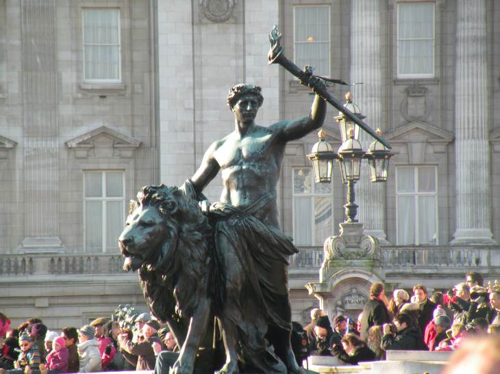  statues devant le palais de Buckingham